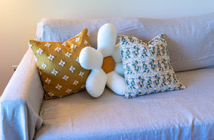 Daisy Flower Throw Pillow/Cushion Cover
